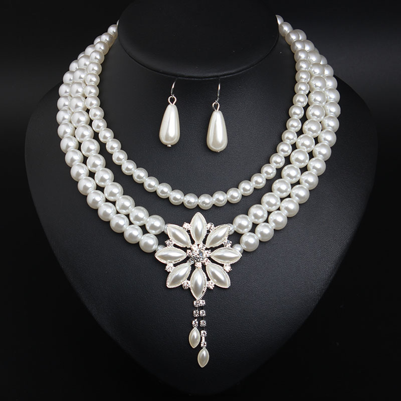 Set di orecchini con collana di fiori di perle a strati di accessori moda donna_voghion.com