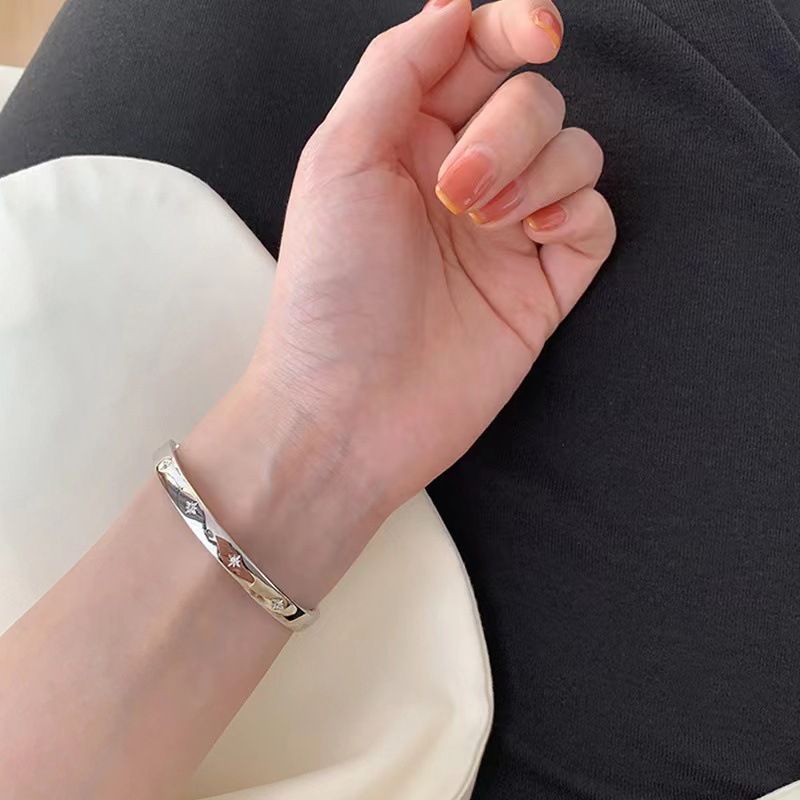 Starlight brede armband voor vrouwen, niche licht luxe mode, minimalistische stijl, internet celebrity sieraden, trendy nieuw_voghion.com