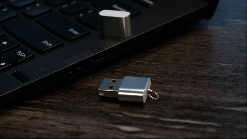 Pocket-Sized MicroSD Reader Works on  & Windows Devices for Data Transfer_voghion.com