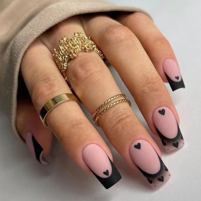 24 Stück schwarzes französisches Fake-N mit herzförmigem Muster-Design, kurzer quadratischer Kopf zum Aufdrücken, tragbares Acryl-Falsch_voghion.com