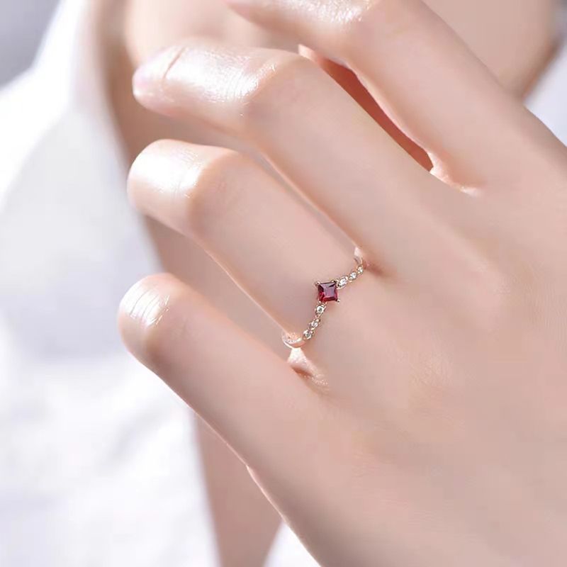 Anello da donna con indice, semplice e versatile, a forma di V, con cerchio sottile e quadrato in argento placcato S_voghion.com