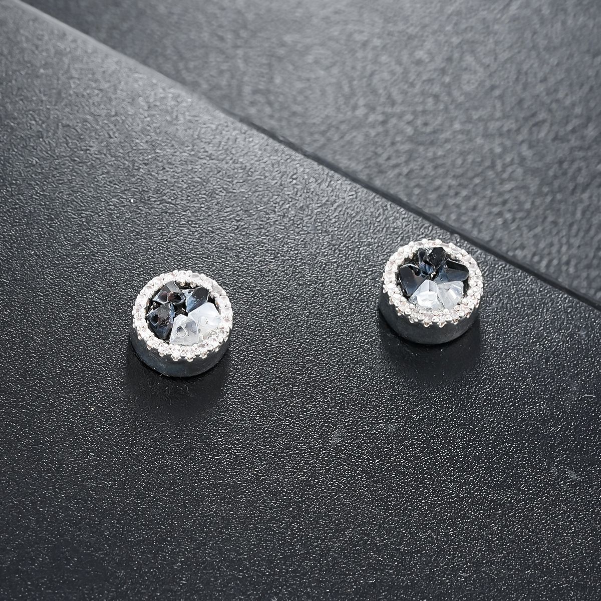 Ice Crystal Magnetic Ear Clip, Men's High-end Versatile Earrings, Women's Ruffian Handsome Personality, Simple And_voghion.com