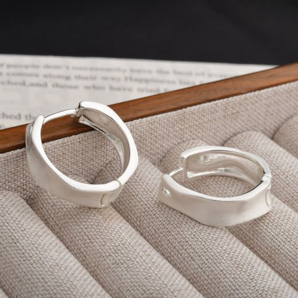 Orecchini rotondi irregolari spazzolati personalizzati, leggeri, lussuosi, versatili, con fibbia ad ago in argento alla moda, temperamento freddo e vento, 2025_voghion.com