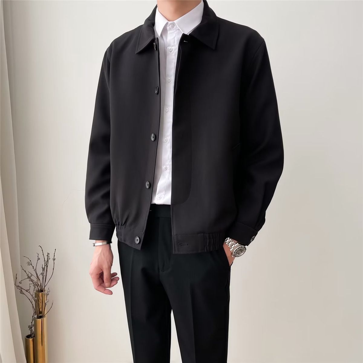 „Kurze Cordjacke für Herren – Koreanisch inspirierter Oversize-Blazer mit Revers (Beige/Schwarz/Braun, minimalistische Streetwear-Ästhetik)“_voghion.com
