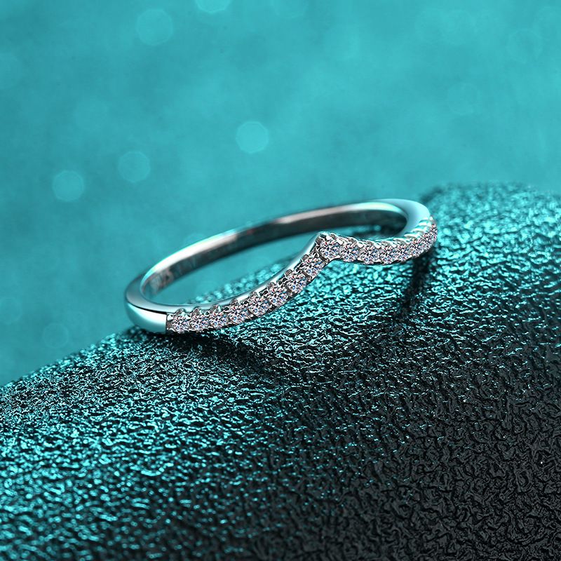 S Reines Silber V-förmig für Frauen, einfacher stapelbarer modischer vielseitiger GRA Moissanit-Diamantring_voghion.com