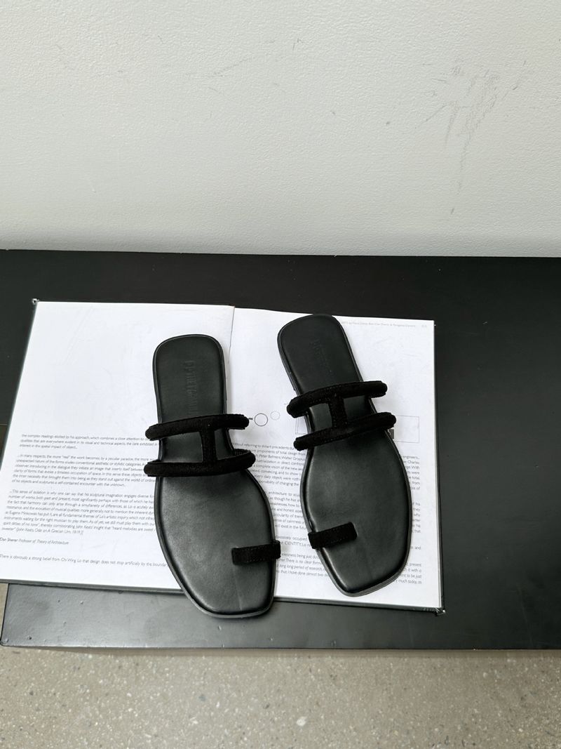 Koreanische Version der Flip-Flops mit quadratischer Spitze für Damen im Frühling und Sommer, neue flache Römersandalen für den lässigen und vielseitigen Strand_voghion.com