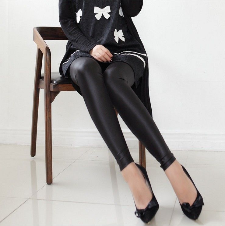 Leggings in similpelle da donna - Pantaloni termici invernali foderati in pile con elevata elasticità e vestibilità snellente_voghion.com