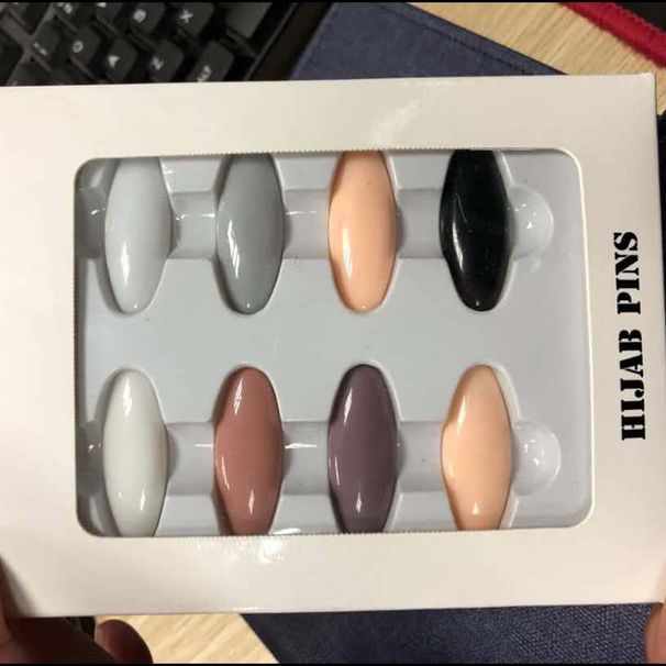 Varie spille semplici e compatte, fibbie per sciarpe di seta, accessori decorativi per abbellimenti di abbigliamento di temperamento, spilla con fibbia per sciarpa di seta alla moda_voghion.com