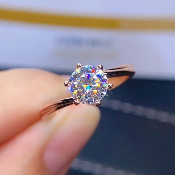 Bague ouverte pour femme en moissanite simulée importée, sertie de diamants (1 carat au total), motif cœurs et huit flèches. Très populaire en ligne._voghion.com