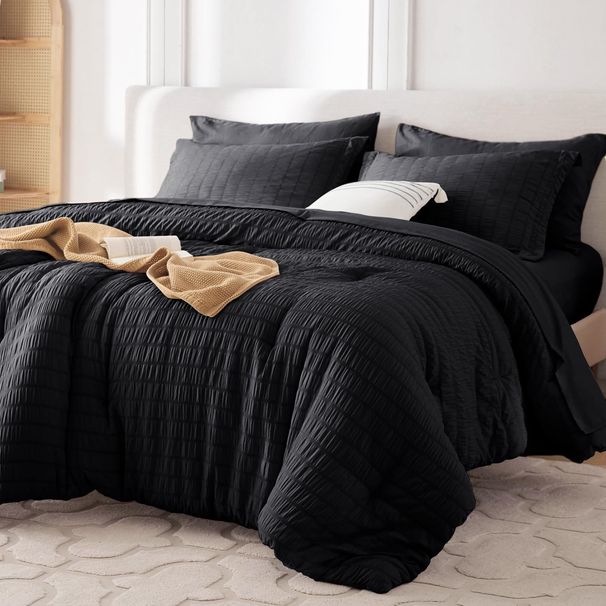 Schwarzes Seersucker-Steppbettwäsche-Set – 3-teilige Polyesterbettwäsche mit bauschiger Füllung (atmungsaktiv und leicht)_voghion.com