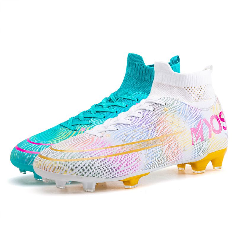 Calzini alti per studenti, scarpe da calcio, unghie lunghe e rotte_voghion.com