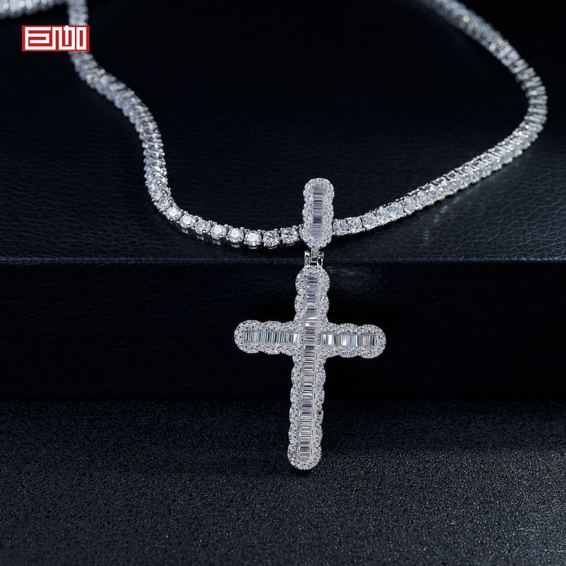 Croce a catena cubana in argento placcato platino con taglio rettangolare Moissanite DEF Color GIGEWE_voghion.com