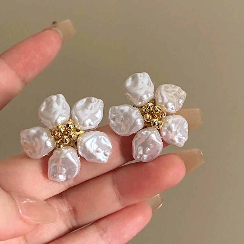 Französische Retro-Perlenohrringe – geflochtenes Blumendesign (leichter Luxus, minimalistischer Nischenschmuck)_voghion.com