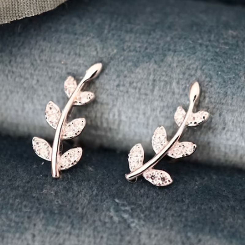 Cao Shisen's temperament is studded with diamond leaf earrings, mini zircon small leaf shaped earrings, versatile girl earrings_voghion.com