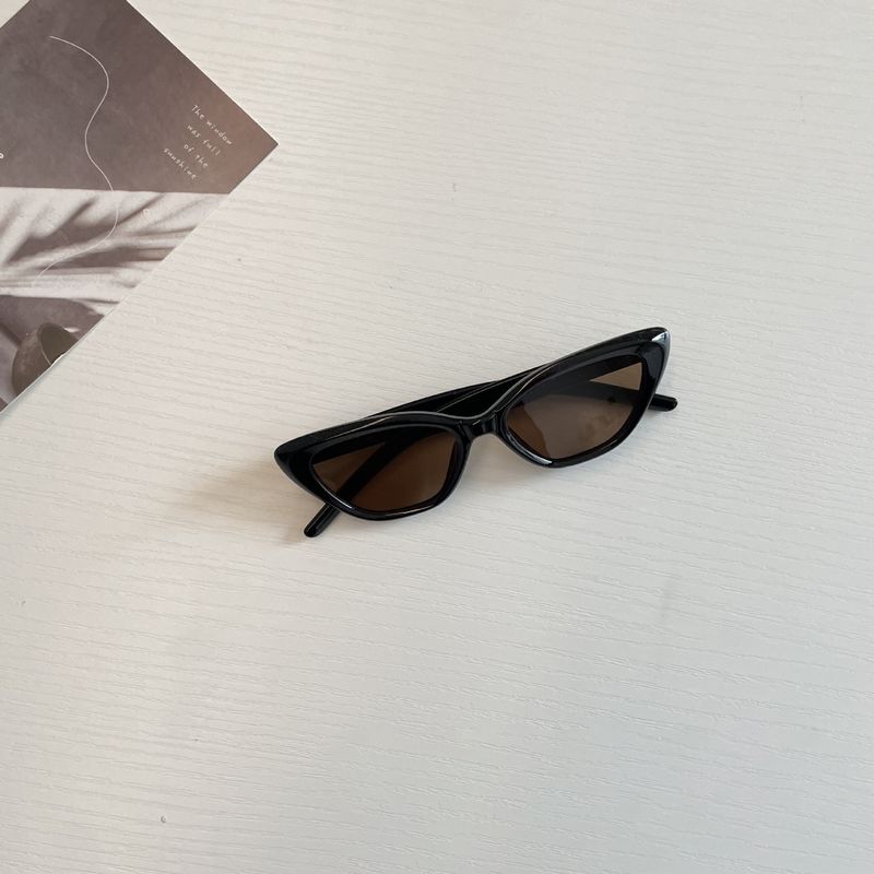 Ragazzi e ragazze per bambini, primavera 2024 trendy e cool, occhiali da sole cat eye per neonati, tendenza ombrellone_voghion.com