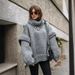 Maglione lavorato a maglia Cloud – Collo alto oversize con pizzo all'uncinetto fatto a mano (S-XXL, acrilico-poliestere, la nebbia di Reykjavik incontra l'estetica del loft di Brooklyn)_voghion.com