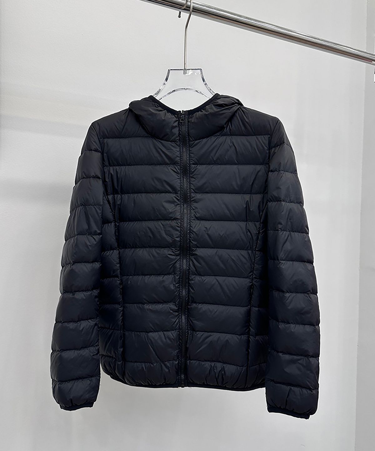 "Women's Lightweight Hooded Down Jacket – 90% White Duck Down – Sporty Short Puffer Coat (S-4XL)"_voghion.com