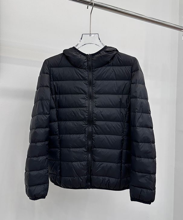 "Women's Lightweight Hooded Down Jacket – 90% White Duck Down – Sporty Short Puffer Coat (S-4XL)"_voghion.com