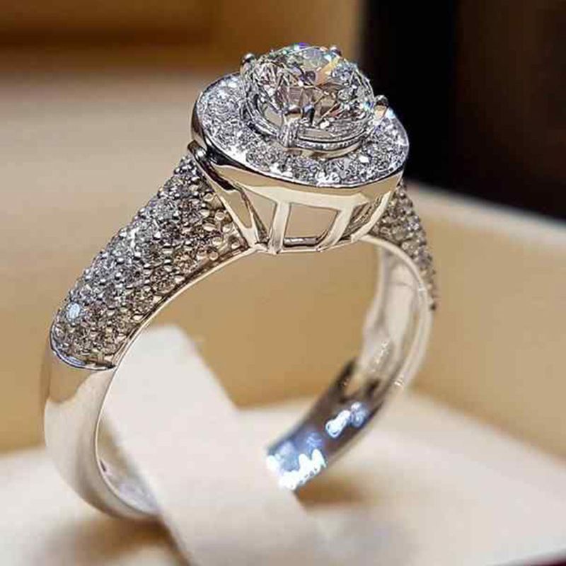 Il nuovo set di prodotti di Cao Shi è composto da un anello circolare super scintillante di grandi dimensioni, un accessorio classico e alla moda con anello di diamanti_voghion.com