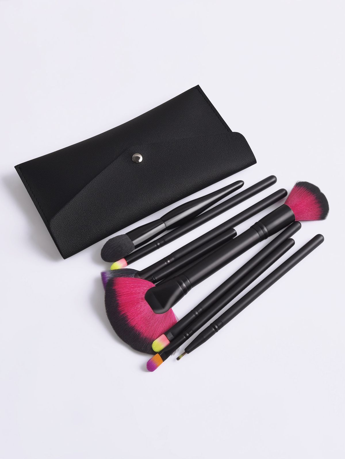 Set di 9 pennelli per trucco neri con astuccio che include pennello per cipria e pennello per fard FINDCOLOR_voghion.com