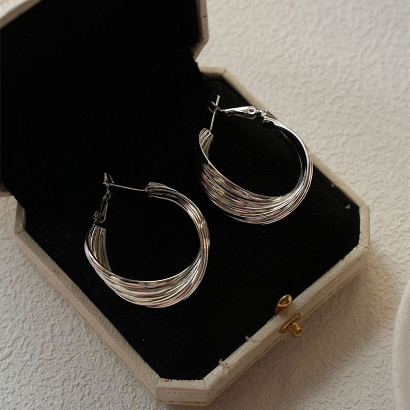 Exaggerated Twisted Metal Korean Style Elegant Internet Celebrity Simple Fashion For Women New Personality Hoop Earrings_voghion.com