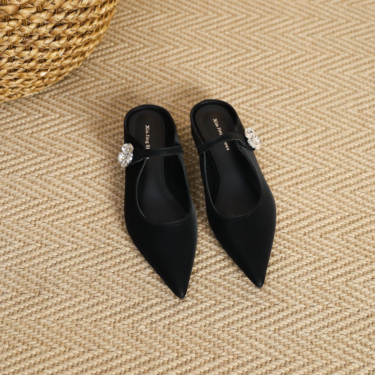 K77-2 Fairy Style Crystal Flower Buckle Pointed Toe Flat New New Slip-On Low Heel Women's Shoes_voghion.com