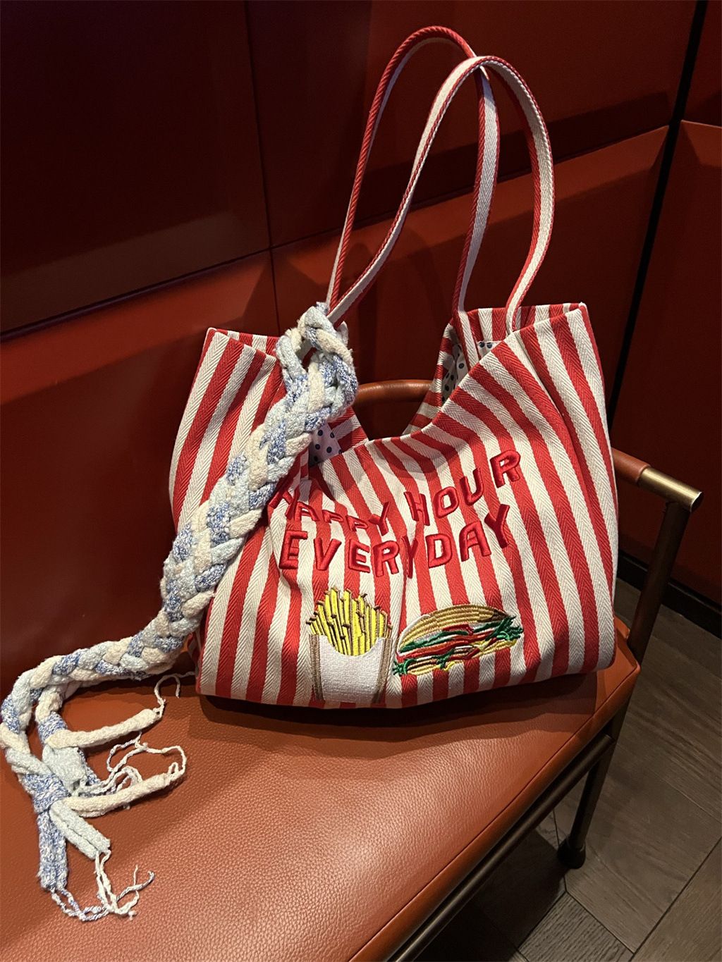 Borsa a tracolla con combinazione di colori autunno e inverno 2025 per il tempo libero Cento e uno_voghion.com