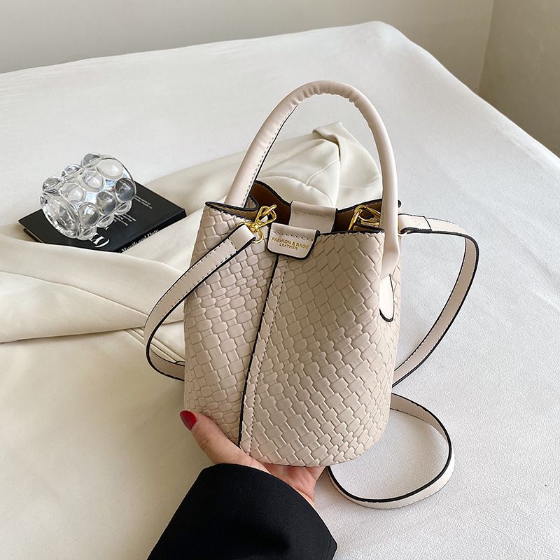 Knitted water bucket women 2023 new high-end single shoulder crossbody for women, niche women's bag_voghion.com