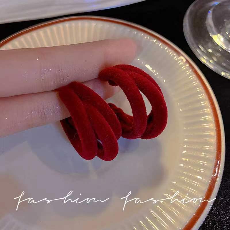 Koreanische neue C-förmigen beflockten Ohrringe für Frauen, Herbst und Winter, High-End, weiß, modische, Plüsch Ohrringe, Ohrringe_voghion.com