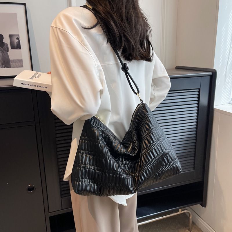 2023 Nuova borsa piccola e alla moda di vendita calda Borsa da donna Borsa a tracolla versatile e popolare Borsa a spalla singola tote ascellare_voghion.com