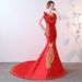 Abendkleid im chinesischen Meerjungfrauenstil – trägerloses rotes Hostessenkleid mit Schleppe, elegant für Bühnenauftritte und Modenschauen_voghion.com