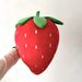 Cuscino di peluche realistico a forma di fragola - Cuscino morbido a forma di frutta per bambini/letto/divano (regalo carino e coccolabile per bambine)_voghion.com