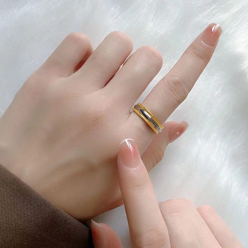 Anello di coppia semplice in acciaio al titanio placcato oro in acciaio inossidabile_voghion.com