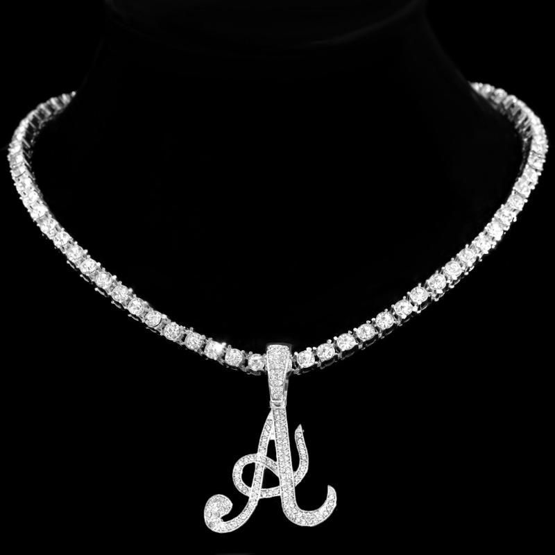 Ketten Iced Out Strass kursive Initialen Anhänger Halskette für Frauen Bling Brief Name Tennis Choker Halsketten Punk_voghion.com