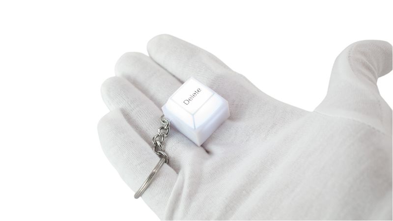 High-Quality Delete Keyboard Keychain with Light Action and LED Effects_voghion.com