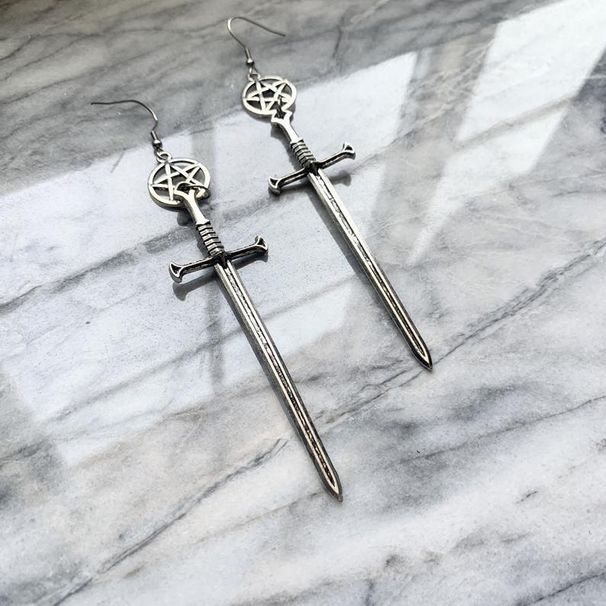 Orecchini pentagramma lunari in argento con spada lunga vintage, orecchini a gancio_voghion.com