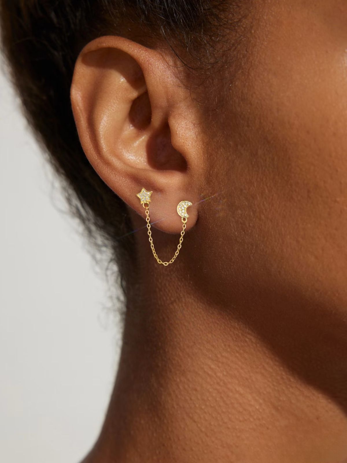 Orecchini in ottone placcati in oro vero, alla moda, con zirconi e perle, stile frontale e posteriore, in saldo_voghion.com