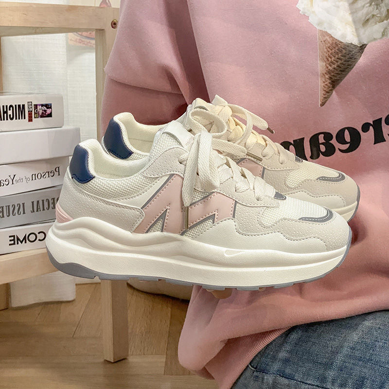 Nischen-Freizeitschuhe mit dicker Sohle, sportliche Papa-Schuhe für Damen, Trend, neues, atmungsaktives Mesh, All-Match-Schuhe in Weiß von Forrest Gump_voghion.com