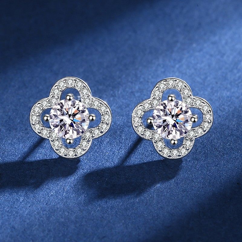S rent silver Mosang fyrklöver för kvinnor med mikroinlagd hel diamant D-färg 50-punkts mångsidiga örhängen_voghion.com