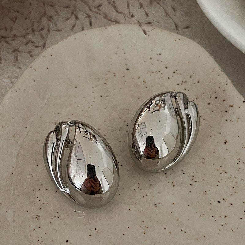 Franse stijl, lichte luxe voor vrouwen, niche-ontwerp gouden lotusbladpareloorbellen_voghion.com