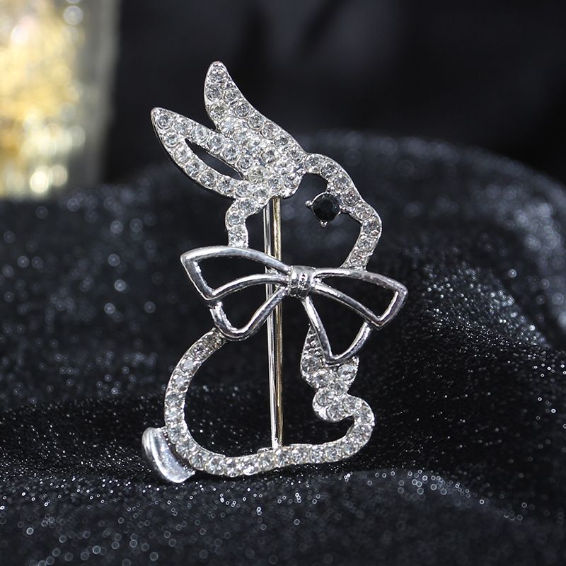Hollow bow tie bunny brooch cute Japanese high end brooch temperament pin coat accessories_voghion.com