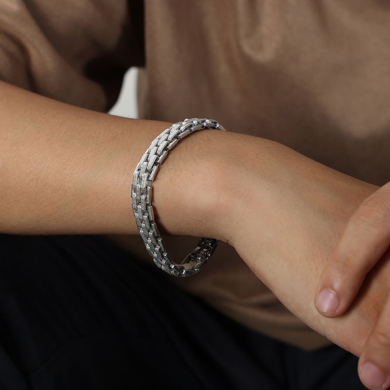 Pulseira masculina de aço titânio com estampa geométrica ousada e corrente torcida banhada a ouro com fecho lagosta para presente de aniversário_voghion.com