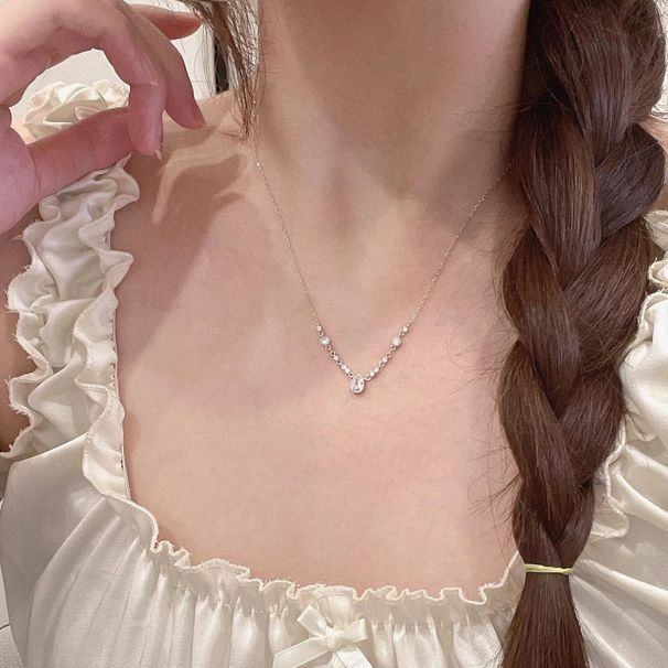 Gota d'água de zircônia luxuosa com luz prateada pura para estudantes do sexo feminino, design sofisticado de nicho, clavícula super fada_voghion.com