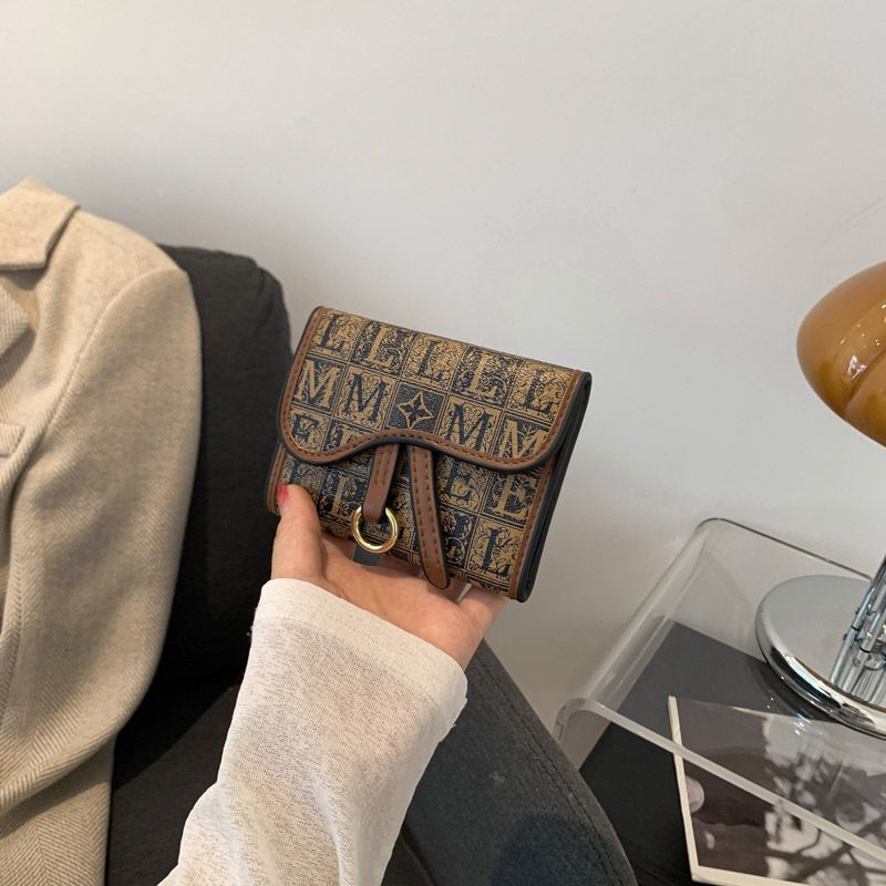 Europäische und amerikanische Retro-Geldbörse für Damen, lang, große Kapazität, D-Schnalle, mehrere Kartenfächer, multifunktionale dreifach gefaltete Clutch, kurzer Kartenhalter_voghion.com