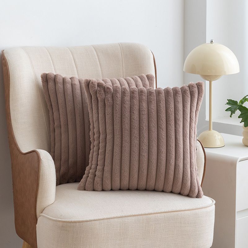 Coussin rayé en fausse fourrure de luxe – Housse de coussin douce et moelleuse pour canapé et lit – Décoration d'intérieur minimaliste moderne (45 x 45 cm)_voghion.com
