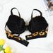 I seni grandi mostrano una piccola biancheria intima da massaggio con reggiseno sexy da donna con regolazione push-up con ferretto_voghion.com