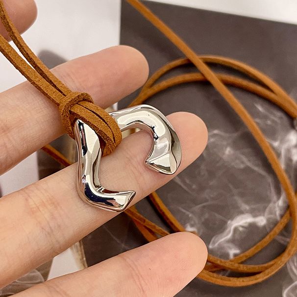 Collana con ciondolo a forma di ferro di cavallo in metallo a forma di U, in corda di pelle di caffè, con design di nicchia, da donna, astratta, in argento, lunga catena per maglione_voghion.com