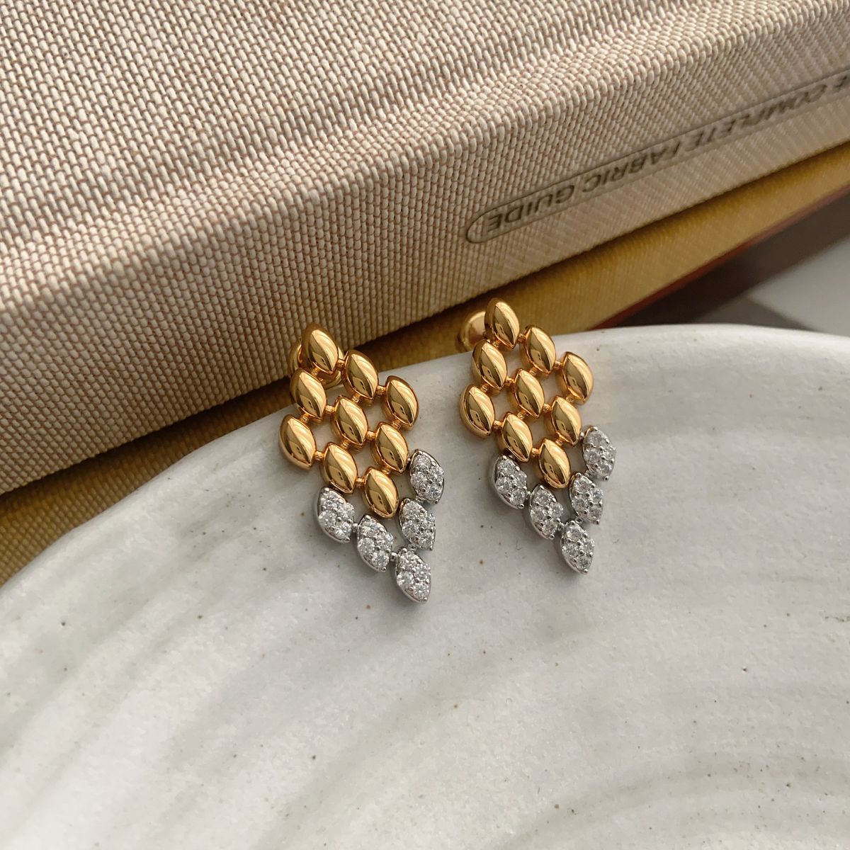 Orecchini di lusso leggeri con diamanti pesanti e cuciture diamantate per donna in argento sterling S925, eleganti e di alta qualità._voghion.com