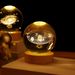 Lampe boule de cristal 3D unique avec projections galactiques et planétaires, veilleuse USB pour une atmosphère chaleureuse. Boule plasma_voghion.com