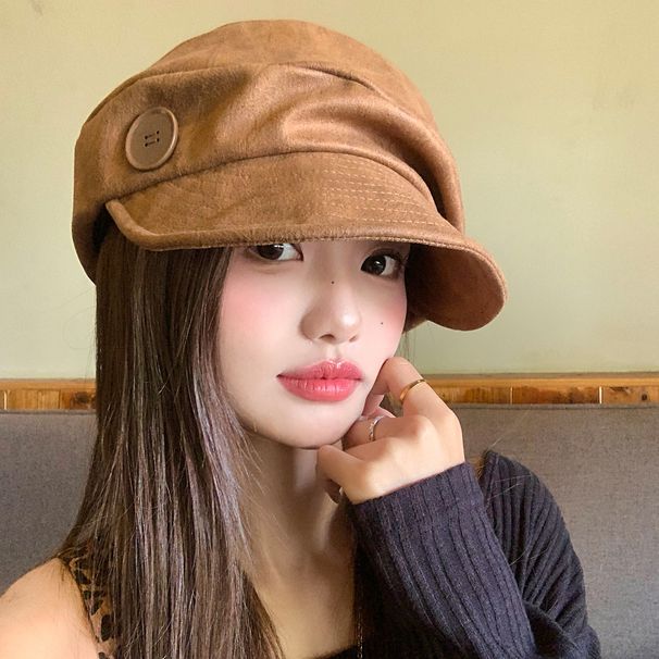 Boina feminina com botões, modelo octogonal da coleção outono/inverno 2025. Elegante e versátil._voghion.com